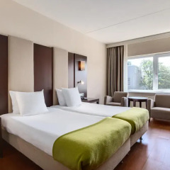 Отель NH Amsterdam Centre 4* Стандартный номер с двуспальной кроватью