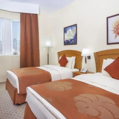 Отель Golden Tulip Sharjah Представительский люкс с различными типами кроватей фото 7