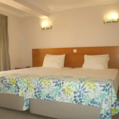 Отель Browns Sports & Leisure Club комната для гостей фото 3