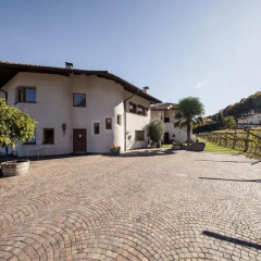 Отель Weingut Donà Аппиано-сулла-Страда-дель-Вино парковка