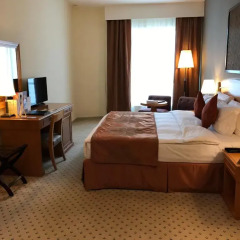 Отель Golden Tulip Sharjah Представительский номер с различными типами кроватей фото 3
