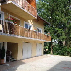 Отель Attila Apartmanhaz парковка