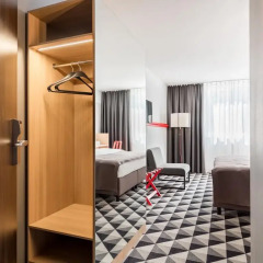 AZIMUT Hotel Vienna сейф в номере
