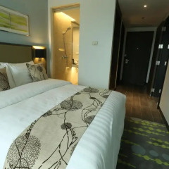 Belmont Hotel Manila 4* Улучшенный номер с различными типами кроватей фото 4