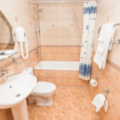 Амакс Премьер Отель Студия разные типы кроватей фото 8