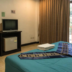 Отель Patong Bay Guesthouse 2* Улучшенный номер с различными типами кроватей фото 14