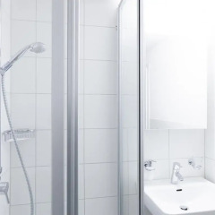 Отель Swiss Star Guesthouse Oerlikon Цюрих ванная