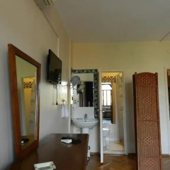 Отель Berk Guesthouse - 'Grandma's House' 3* Стандартный семейный номер с двуспальной кроватью фото 42