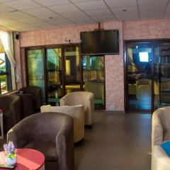 Отель Crismon Hotel Гана, Тема - отзывы, цены и фото номеров - забронировать отель Crismon Hotel онлайн гостиничный бар