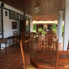 Отель Happy Elephant Resort питание