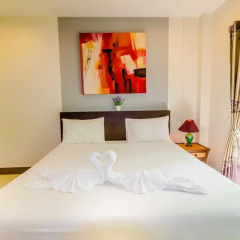 Отель Baan Yuyen Karon Guesthouse 2* Улучшенный номер разные типы кроватей фото 45