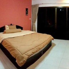Отель Patong Bay Guesthouse 2* Улучшенный номер с различными типами кроватей фото 18