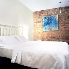 Отель TEN15NYC сейф в номере