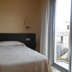 Отель Hostal Sant Sadurní комната для гостей фото 3