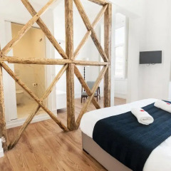 Отель Lisbon Check-In Guesthouse 3* Люкс повышенной комфортности с различными типами кроватей фото 2