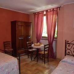 Отель Agriturismo La Terrazza sul Bosco Здание Barolo в номере