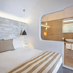 Отель Athina Luxury Suites 4* Люкс повышенной комфортности с различными типами кроватей фото 21