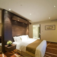 Отель Holiday Inn Shanghai Hongqiao West 4* Представительский люкс с различными типами кроватей