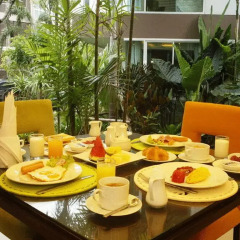 Отель The Kris Residence в номере
