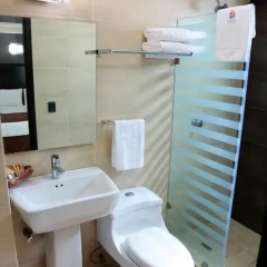 Hotel Portonovo Plaza Malecón 3* Улучшенный номер с различными типами кроватей фото 9