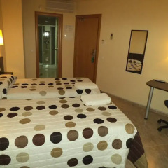 Отель Hostal Sant Sadurní Стандартный номер с 2 отдельными кроватями фото 2
