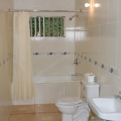 Отель Golden Sands Guest House Треже-Бич ванная