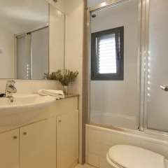Отель Apartaments Stella Maris Испания, Курорт Росес - отзывы, цены и фото номеров - забронировать отель Apartaments Stella Maris онлайн ванная фото 2