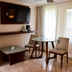Отель Guadalajara Plaza Ejecutivo Lopez Mateos 3* Люкс с различными типами кроватей фото 2