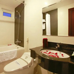 Hue Serene Shining Hotel & Spa 3* Представительский номер с различными типами кроватей фото 3