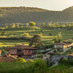 Отель Borimechkovata Kashta Болгария, Копривштица - отзывы, цены и фото номеров - забронировать отель Borimechkovata Kashta онлайн приотельная территория