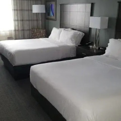 Отель Holiday Inn Columbus Downtown Capitol Square 3* Стандартный номер с различными типами кроватей