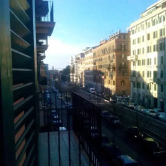 Отель Sunny flat in elegant building close to Colosseum Стандартный номер фото 3