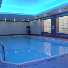 Отель The Ritz Plaza бассейн