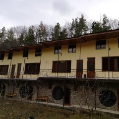 Отель Restland Dilijan Hotel Армения, Дилижан - отзывы, цены и фото номеров - забронировать отель Restland Dilijan Hotel онлайн парковка