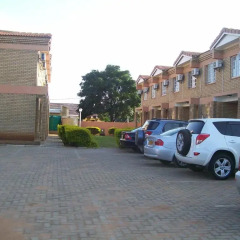 Отель The Gibeon Ville Self Catering Габороне парковка