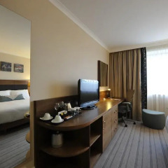 Отель Hilton Garden Inn Krakow 4* Полулюкс