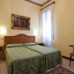 Hotel Florida 2* Стандартный номер с двуспальной кроватью (общая ванная комната)