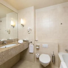 Отель Courtyard by Marriott Brussels 4* Номер Делюкс с двуспальной кроватью фото 2