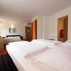Hotel Senator 4* Стандартный семейный номер с разными типами кроватей фото 4