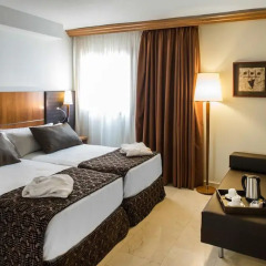 Отель Catalonia Barcelona Golf 3* Улучшенный номер с различными типами кроватей фото 2