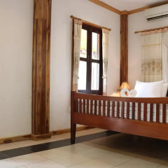 Отель Villa Oasis Luang Prabang 3* Улучшенный номер с двуспальной кроватью фото 2