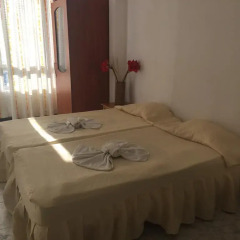 Hotel "tango" Золотые пески комната для гостей