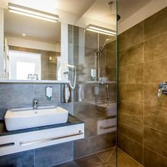 Отель Boutique Hotel Donauwalzer Австрия, Вена - 7 отзывов об отеле, цены и фото номеров - забронировать отель Boutique Hotel Donauwalzer онлайн ванная фото 2