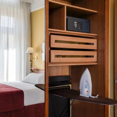 Отель NH Collection Madrid Gran Vía Испания, Мадрид - 1 отзыв об отеле, цены и фото номеров - забронировать отель NH Collection Madrid Gran Vía онлайн сейф в номере