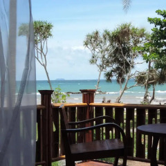 Отель Lazy Days Bungalows Ланта балкон