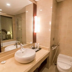 Saigon Halong Hotel 4* Улучшенный номер с 2 отдельными кроватями фото 6