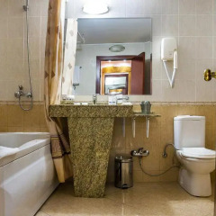 Отель Plaza Hotel Болгария, Варна - отзывы, цены и фото номеров - забронировать отель Plaza Hotel онлайн ванная фото 2