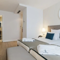 Отель Catalonia Grand Place 4* Улучшенный номер с двуспальной кроватью