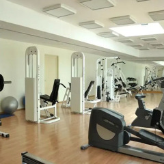 Апартаменты Dubai Apartments The Greens Al Dhafrah фитнесс-зал