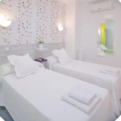 Отель Hostal Nersan Стандартный номер с различными типами кроватей фото 2